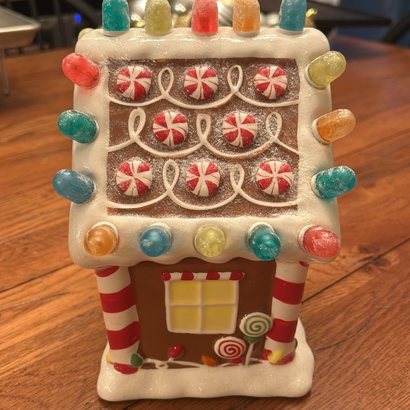 2008 Hallmark Christmas Gumdrop Gingerbread House - Picture 2 of 6